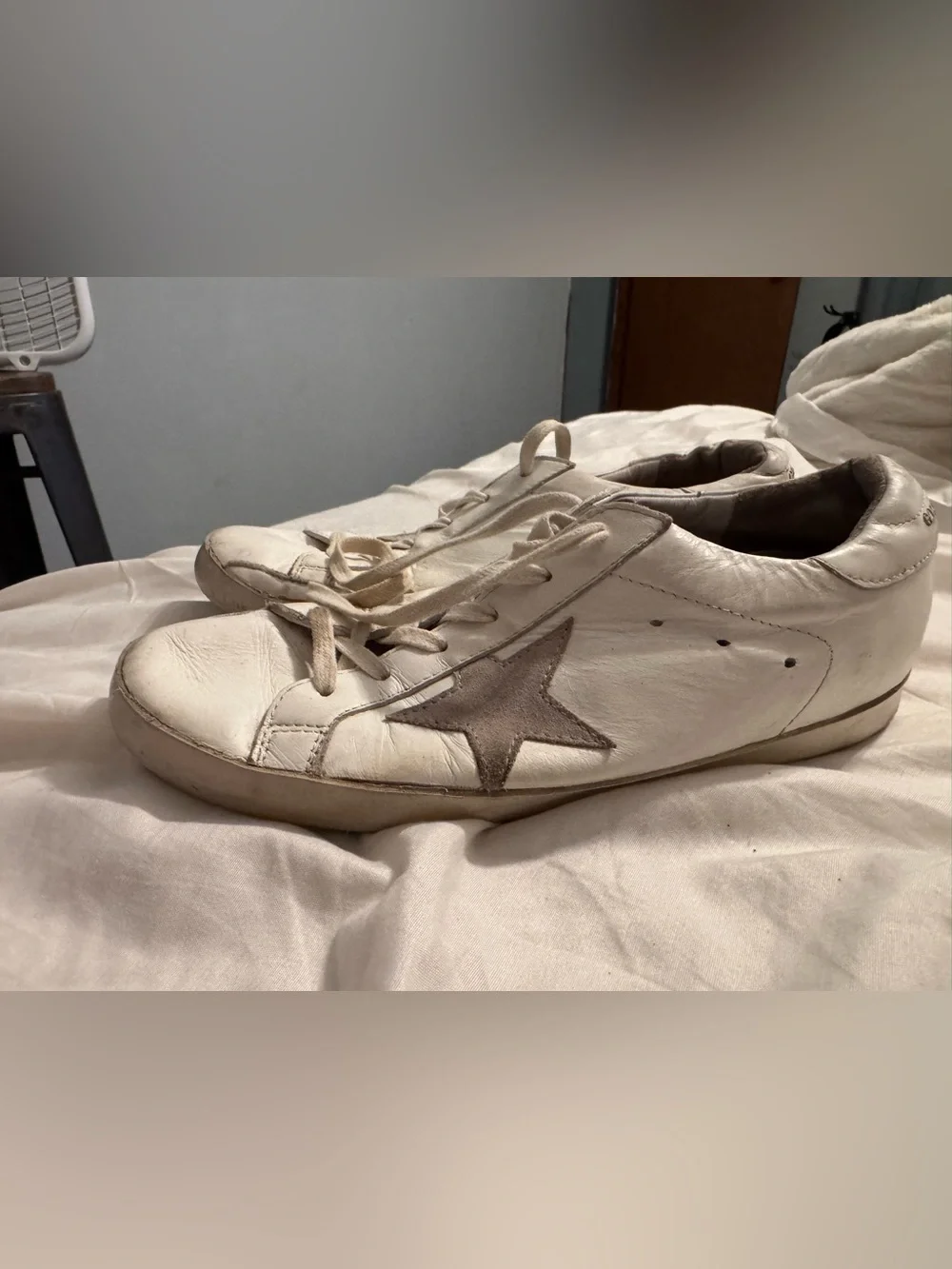 Golden Goose size 39 (EU) is equivalent to a US Men's 6 or US Women's 8.5 to 9